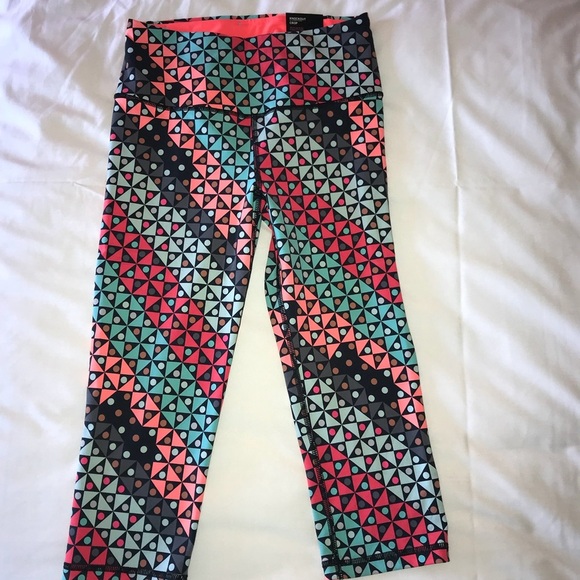 NWT Victoria’s Secret Knockout Sport Crop Pants - Picture 3 of 7